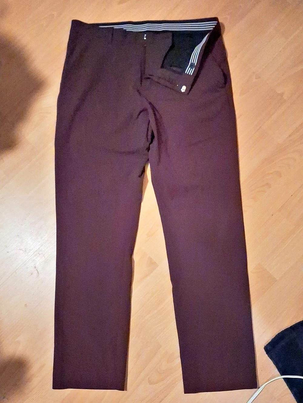 Perry Ellis Slim Fit Stretch Golf Pants in Burgundy